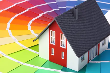 Baudekoration und Farbgestaltung für Fassaden